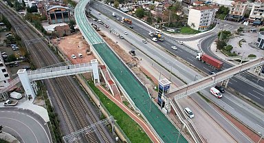 Tramvay hattı durağına 78 araçlık otopark
