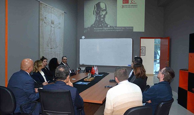 TÜBİTAK Başkanı Prof. Dr. Hasan Mandal, yapay zeka tabanlı akademisyen Ai. Prof. DUX'la tanıştı