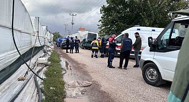 Tüfekle oynayan oğlu tarafından vurularak hayatını kaybetti