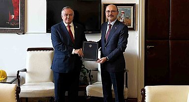 Türk Eğitim-Sen, 24 Kasım'da bir maaş ikramiye verilmesi talebiyle hazırladığı kanun teklifini TBMM gündemine taşıdı