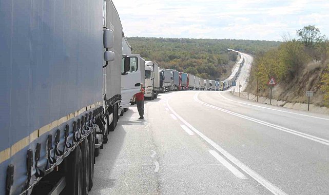 Türkiye-Bulgaristan sınırında kilometrelerce tır kuyruğu oluştu