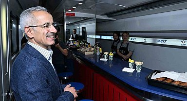 Ulaştırma ve Altyapı Bakanı Uraloğlu: "Yüksek hızlı trenlerimizle taşıdığımız yolcu sayısı 79,5 milyonu geçti"