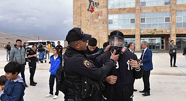 Üniversite öğrencileri emniyet birimlerini tanıdı