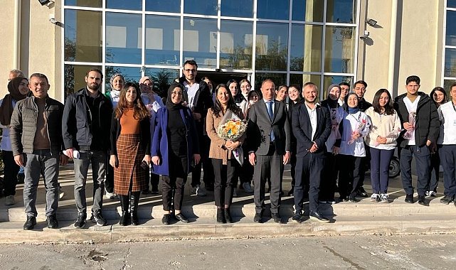 Üniversite öğrencilerinden huzur evi sakinlerine diş taraması