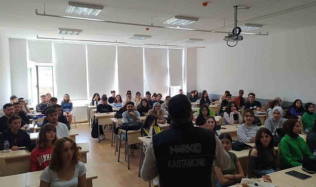 Üniversite öğrencilerine 'uyuşturucuyla mücadele' eğitimi