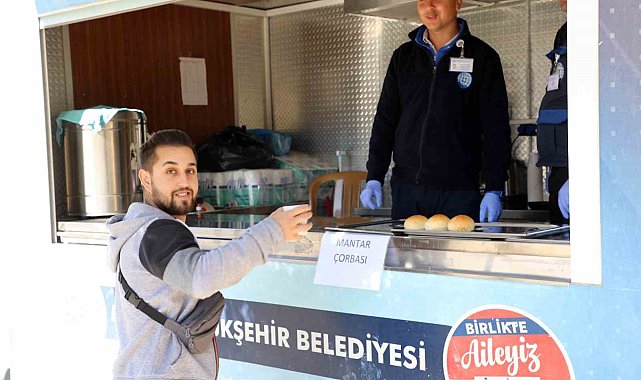 Üniversite öğrencilerine her gün sıcak çorba