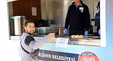 Üniversite öğrencilerine her gün sıcak çorba