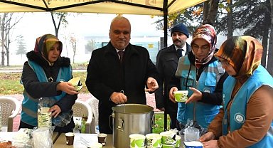 Üniversite öğrencilerine sıcak çorba ikramı yapıldı