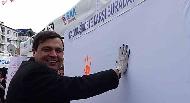 Uşak'ta turuncu balonlar kadınlar için bırakıldı