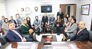 Vali Aydoğdu öğretmenleri ziyaret etti