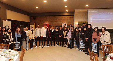 Vali Çeber ve Başkan Tahmazoğlu öğrenciler ile birlikte ecdadı ziyaret ettiler