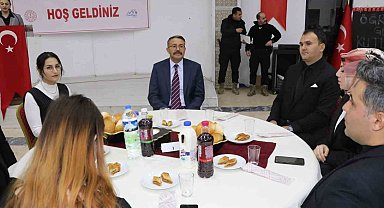 Vali Çelik, öğretmenlerle yemekte bir araya geldi