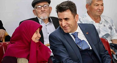 Vali huzurevi sakinleriyle bir araya geldi