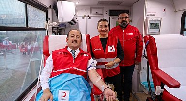 Vali Pehlivan, Kızılay Haftası etkinliğine katıldı