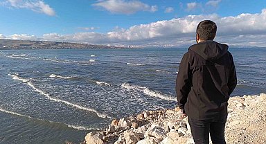 Van Gölü'nde dalgalar kartpostallık görüntüler oluşturdu