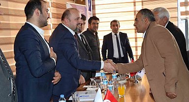VEDAŞ heyeti Hakkarili muhtarlarla toplantı yaptı