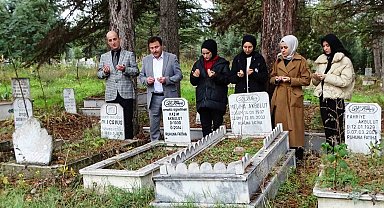 Vefat eden öğretmenlerin mezarları ziyaret edildi