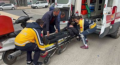 Virajda kontrolden çıkan motosiklet kaldırıma çarptı: 1 yaralı