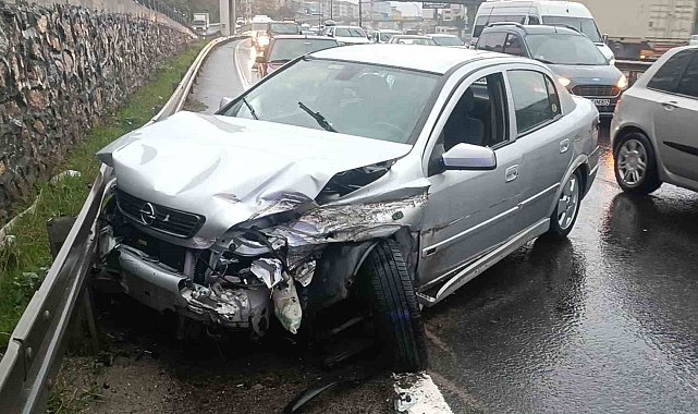 Yağış sebebiyle otomobil bariyerlere çarptı: 1 yaralı