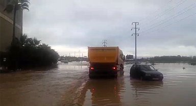 Yalova'da dere taştı, tersaneler sular altında kaldı