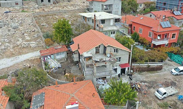 Yangında evi hasar gören ailenin evi onarıldı
