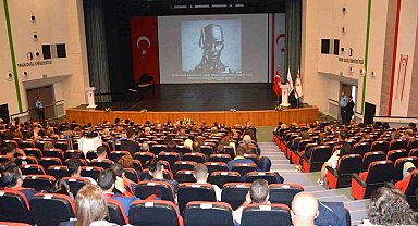Yapay zeka tabanlı akademisyeni Ai. Prof. DUX'ten öğretmenler gününü mesajı