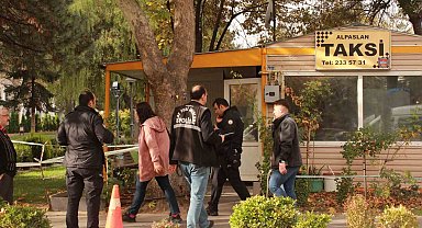 Yaşlı adam taksi durağında ölü bulundu