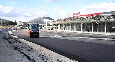 Yeni otogar alanında asfalt çalışmaları gerçekleştiriliyor