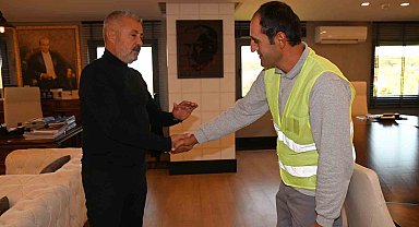 Yolda bulduğu parayı sahibine teslim eden belediye çalışanı ödüllendirildi