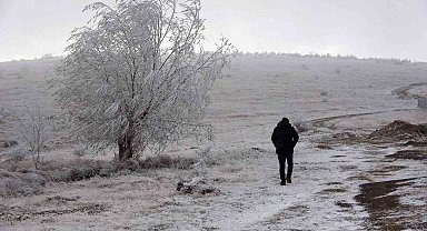 Yozgat'ta mevsimin ilk karı yüksek kesimleri beyaza bürüdü