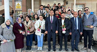 Yüksekova'da öğretmenler kahvaltıda bir araya geldi