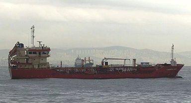 Zeytinburnu'nda karaya oturan gemi kurtarıldı