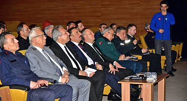 Zonguldak'ta beklenen fırtına öncesi alınacak tedbirleri görüştüler