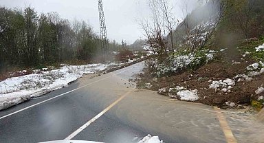 Zonguldak'ta sağanak ve fırtınanın ardından heyelan