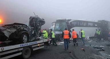 10 kişinin öldüğü kazada yaralananların arasında otobüs dalmış