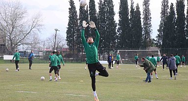 10 maçtır mağlup olmayan Sakaryaspor, ezeli rakibini yenmek için sahaya çıkacak