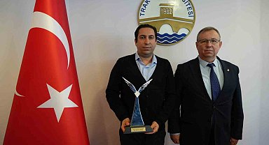 100. Yıl Bilim Ödülleri Töreni'nden ödülle dönen Prof. Dr. Altay: "Kardiyoloji Ana Bilim Dalı olarak hizmette de son dönemde çok ciddi işler yapmaya başladık"