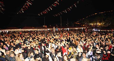 13. Alanya Uluslararası Yeni Yıl Pazarı renkli görüntülere sahne oldu