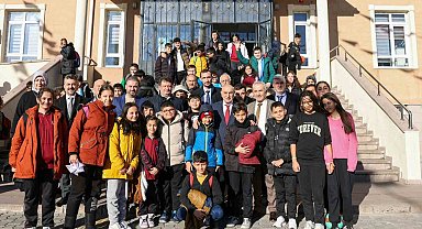 15 Temmuz Demokrasi Şehitleri Ortaokulu yeni halı sahasına kavuştu
