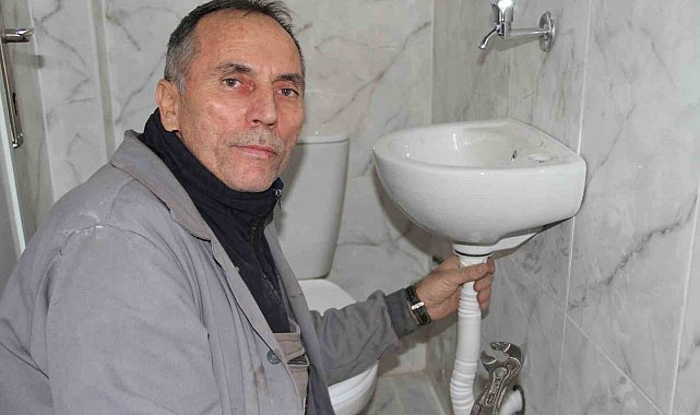 35 yıldır ilçe ilçe gezip su tesisatı tamiriyle geçimini sağlıyor
