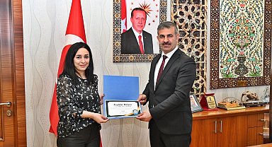 'Best Perforsmance' ödüllü flim ekibine Rektör Çiftçi'den teşekkür belgesi