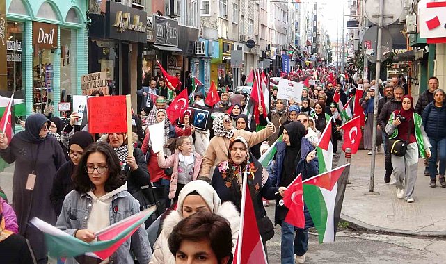 'Dünya Şehit Çocuklar Günü'nde Filistinli çocuklar için yürüdüler