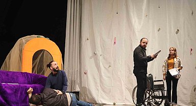 'İkinin İkisi' oyunu seyirciyle buluşmak için gün sayıyor