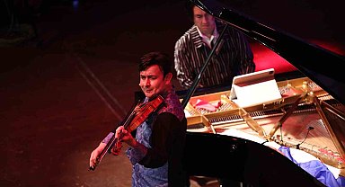 'Muhteşem İkili'den kahkaha dolu konser