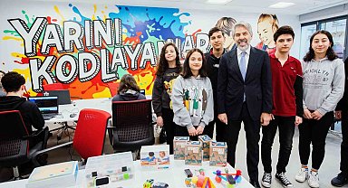 'Yarını Kodlayanlar' gençleri yapay zekâ ile buluşturmaya devam ediyor