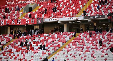 4 Eylül Stadyumu'nda maça taraftar ilgi göstermedi