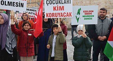 4 yaşındaki Hafsa Çakmak: "Filistin'deki çocuklar bizim kardeşimizdir. Hiçbir yerde çocuklar ölmesin"