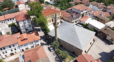 5 asırlık Rüstem Paşa Cami görüntüsüyle görenleri etkilemeye devam ediyor