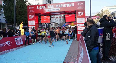 5. Gazi Yarı Maratonu bin 300 sporcunun katılımıyla gerşekleştirildi