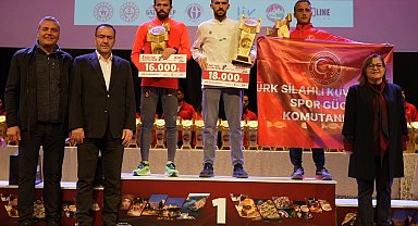 5. Gazi Yarı Maratonu'nda dereceye giren sporcular ödüllerini aldı